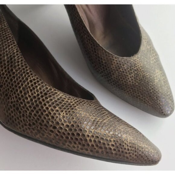 Stuart Weitzman • Vintage Textured Brown Heels - Picture 3 of 5